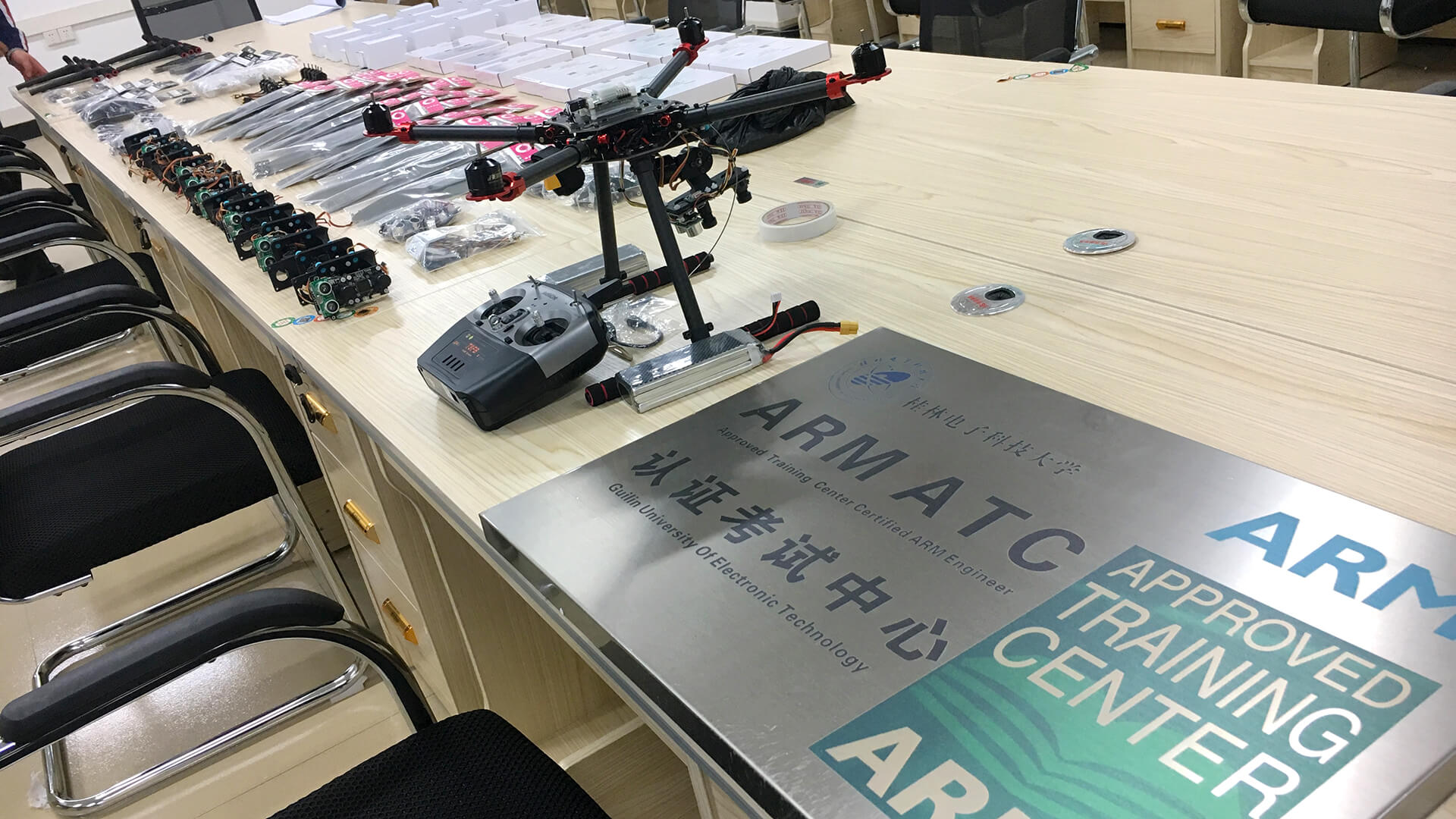 桂林电子科技大学–无人机实验室建成